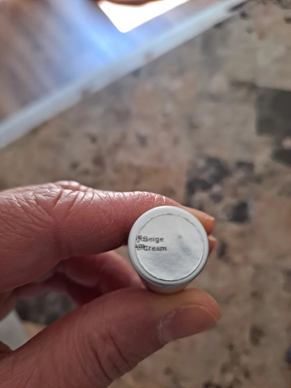 Advanced Mineral Makeup Perfecting Concealer in Beige Cream